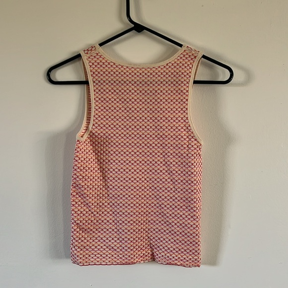 Roselyn Sanchez seamless stretchy tank top in a white, pink, and orange pattern - Picture 6 of 6